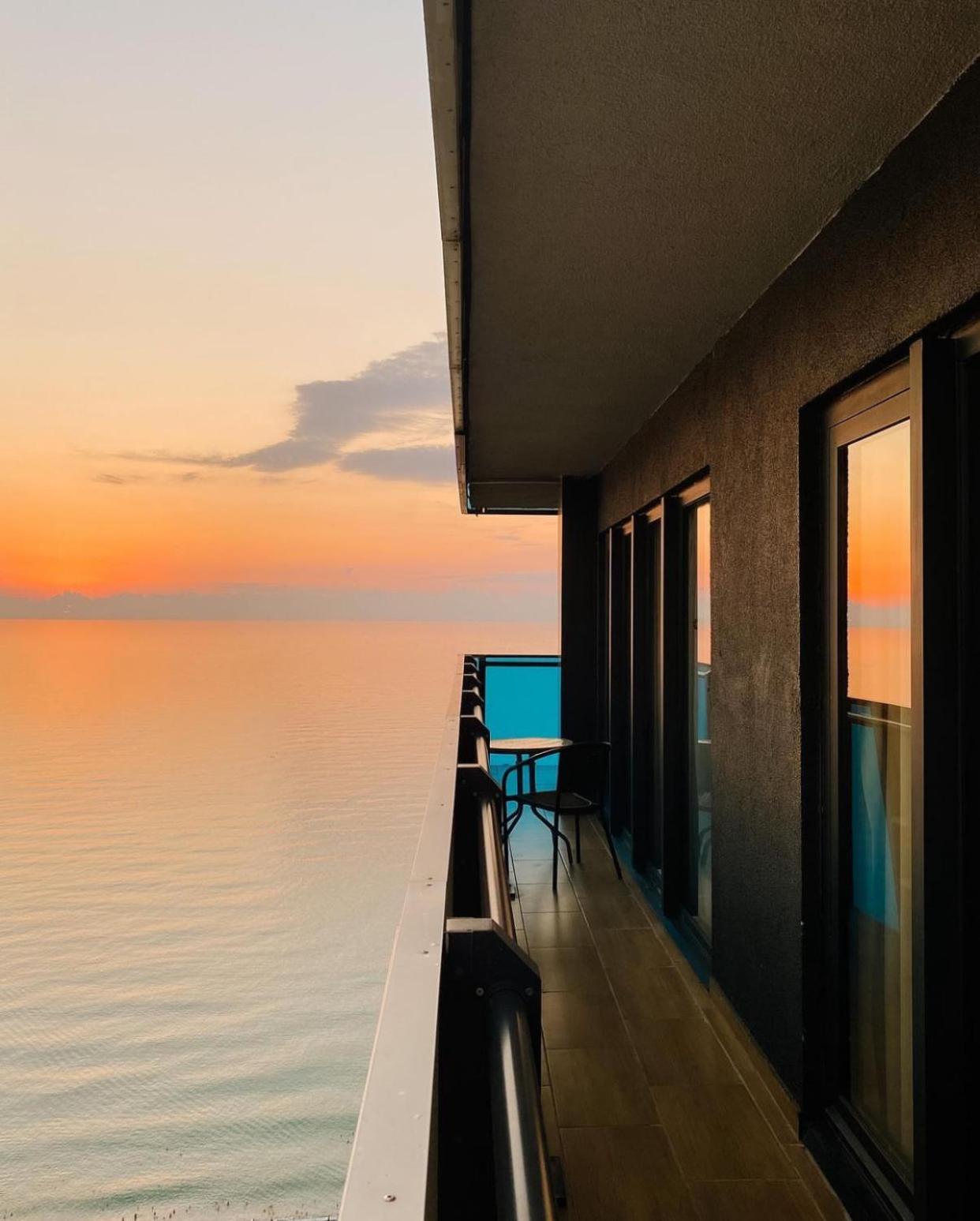 Best Seller In Booklng,Com Batumi Exteriör bild